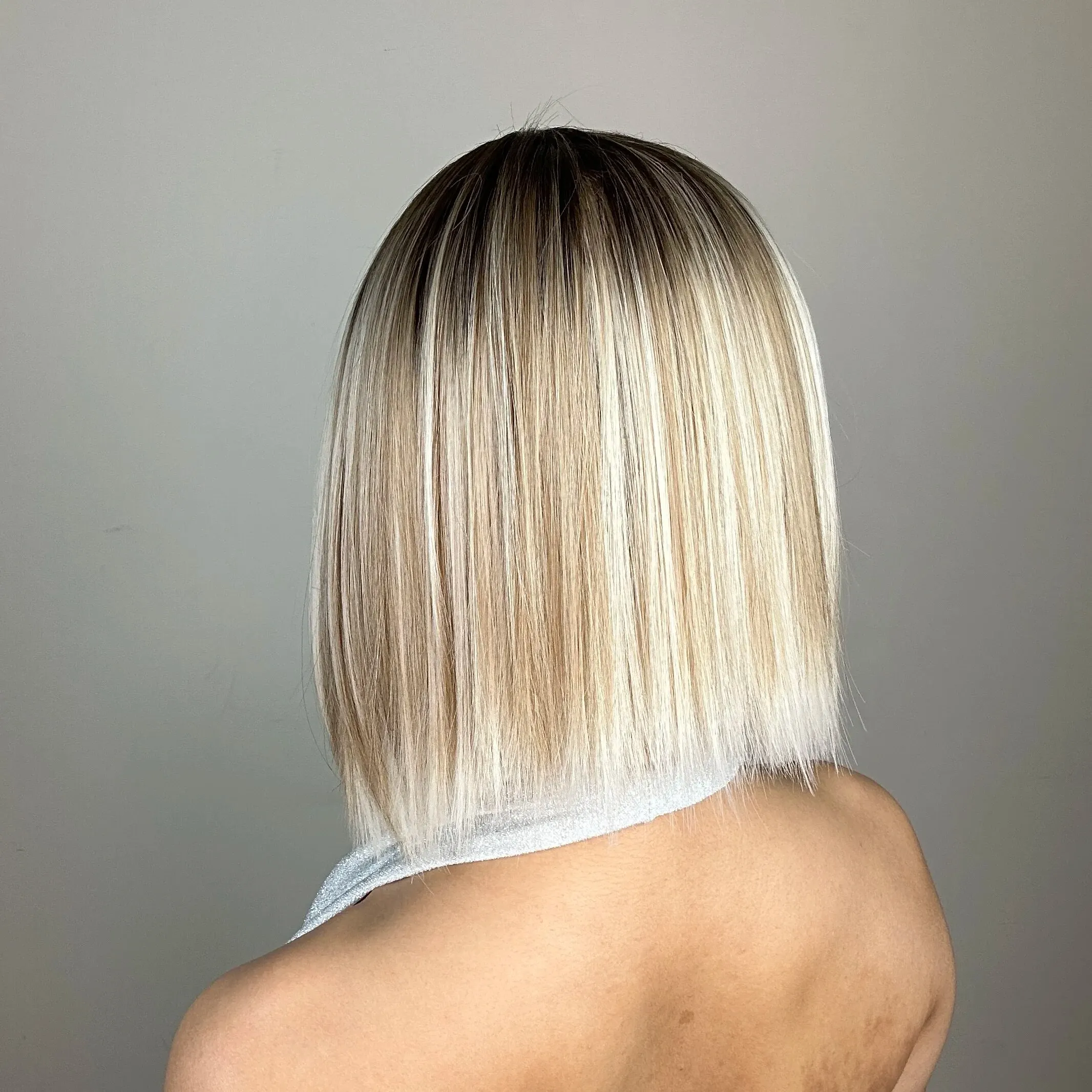 Blond Ombre Short Straight Bob Wigs Middle Part Ash Blonde Natural Hair Synthetic Wigs for Women Heat Resistant Cosplay Wigs