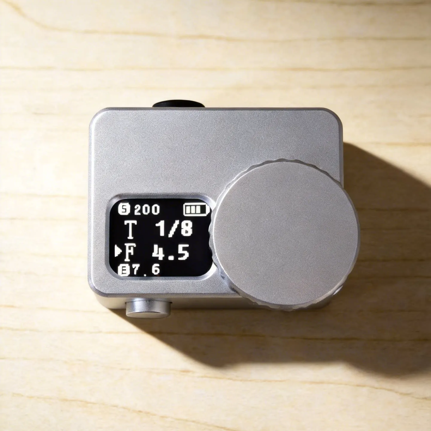 All-metal L303 metering form dial, long battery life, high precision, top reflection metering