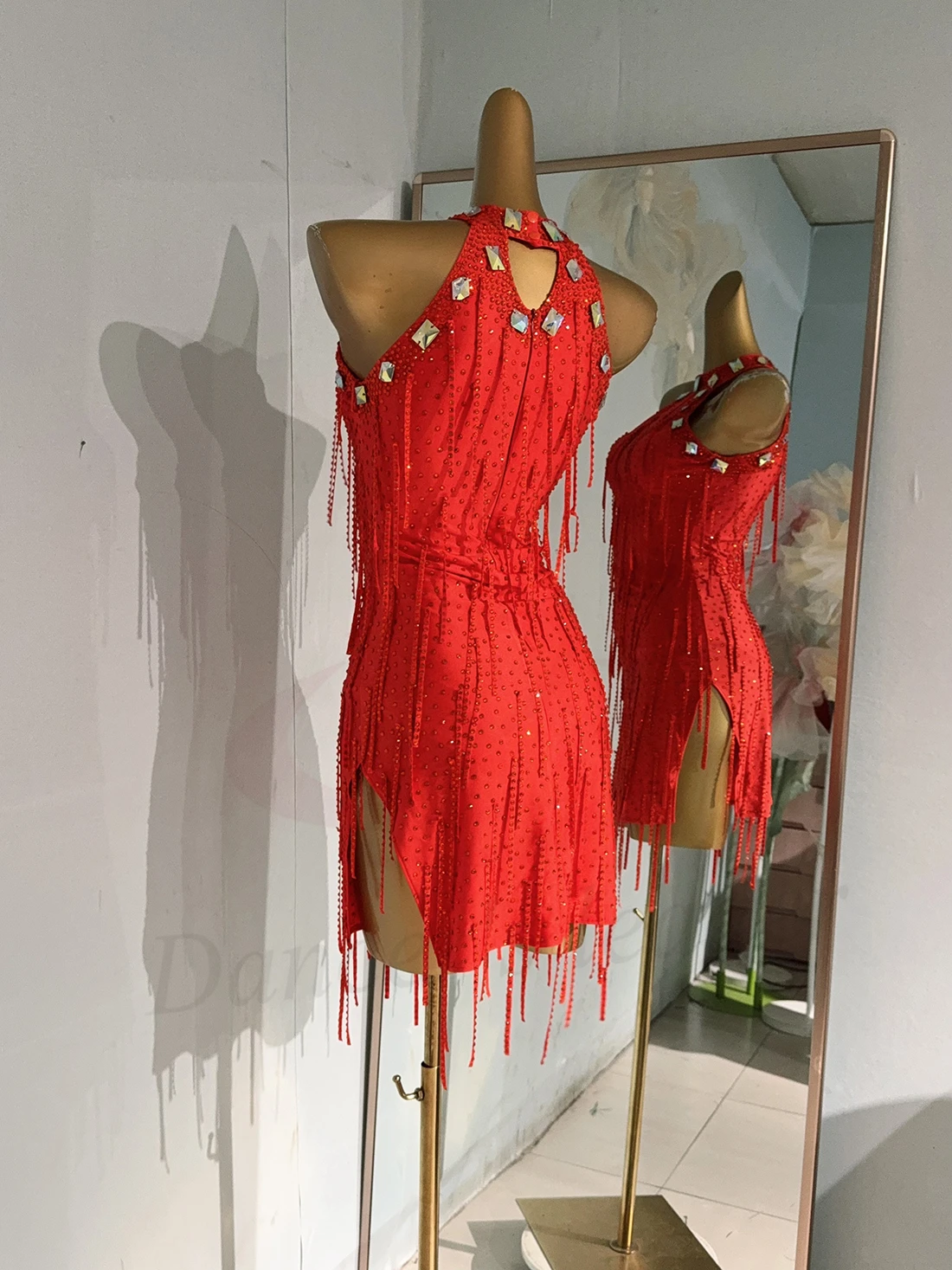 ラテンダンス競技会女性のハイエンドカスタマイズされたダイヤモンドストリップ痩身ビッグレッドローブサンバパフォーマンスウォーターダイヤモンドドレス