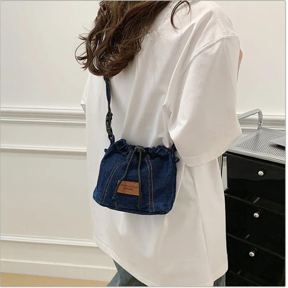 シンプルなヴィンテージ巾着クロスボディバッグ大容量カジュアルデニムキャンバスバッグハンドバッグ無地ジーンズショルダーバッグ女性