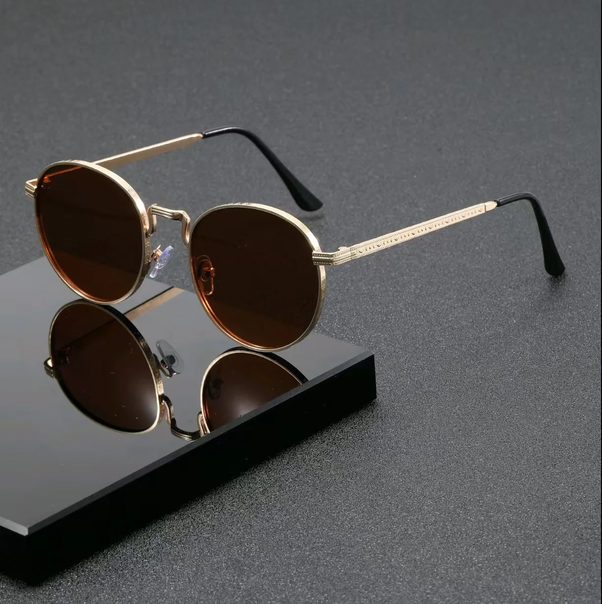 Fashion Classic Round Sunglasses Men Women Vintage Metal Outdoor Driving Sun Glasses Luxury Design Eyelasses Accessories view 3