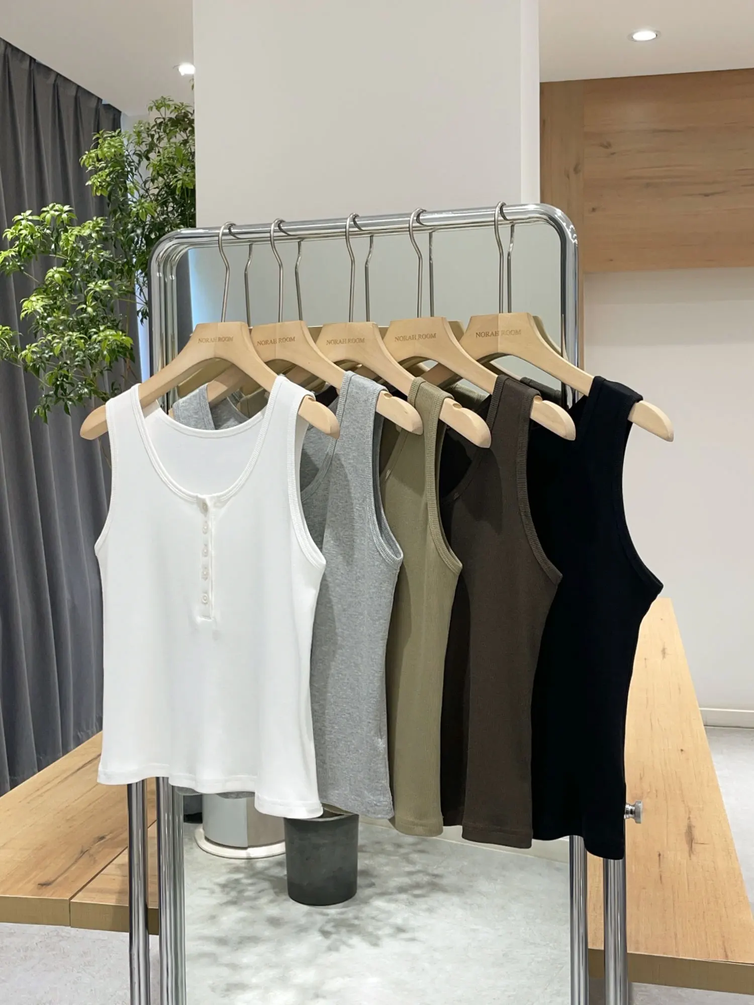 

Noxiao La Authentic 2025 Summer New Korean Sle Casual Striped Henry Collar Wide oulder Strap Vest Faionable Slim Fit Vest