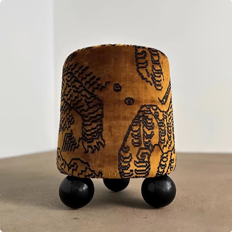 

French retro solid wood fabric seat pier makeup fashion shoe changing stool low stool designer round