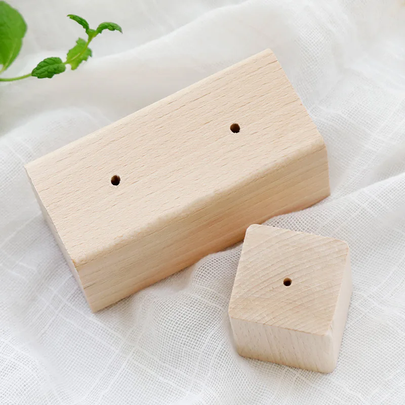 

Wooden Baking Display Carving Flower Nail St Base Smooth Natural Long Serving Time Practical Carving St Tool