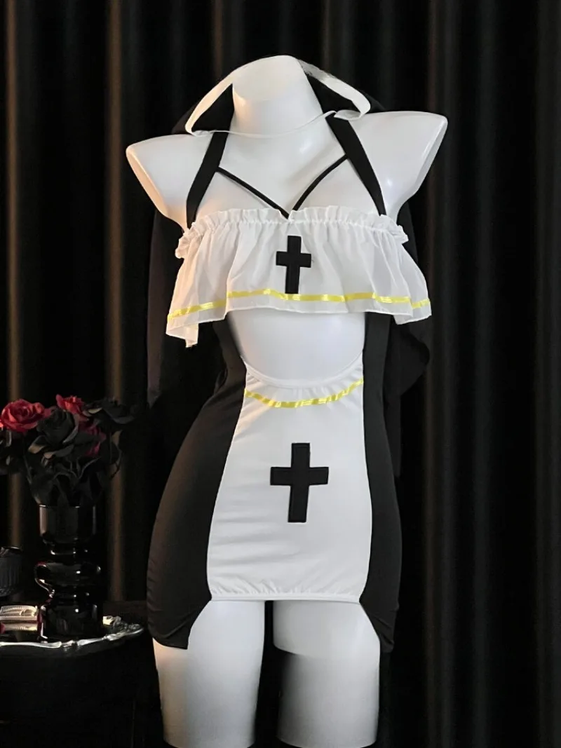 

Cosplay-inspired Silk Sleepwear Women,Elegant Form-fitting Halter Dress with Lace Edging,Soft Mesh Fabric,Romantic Home Pajama