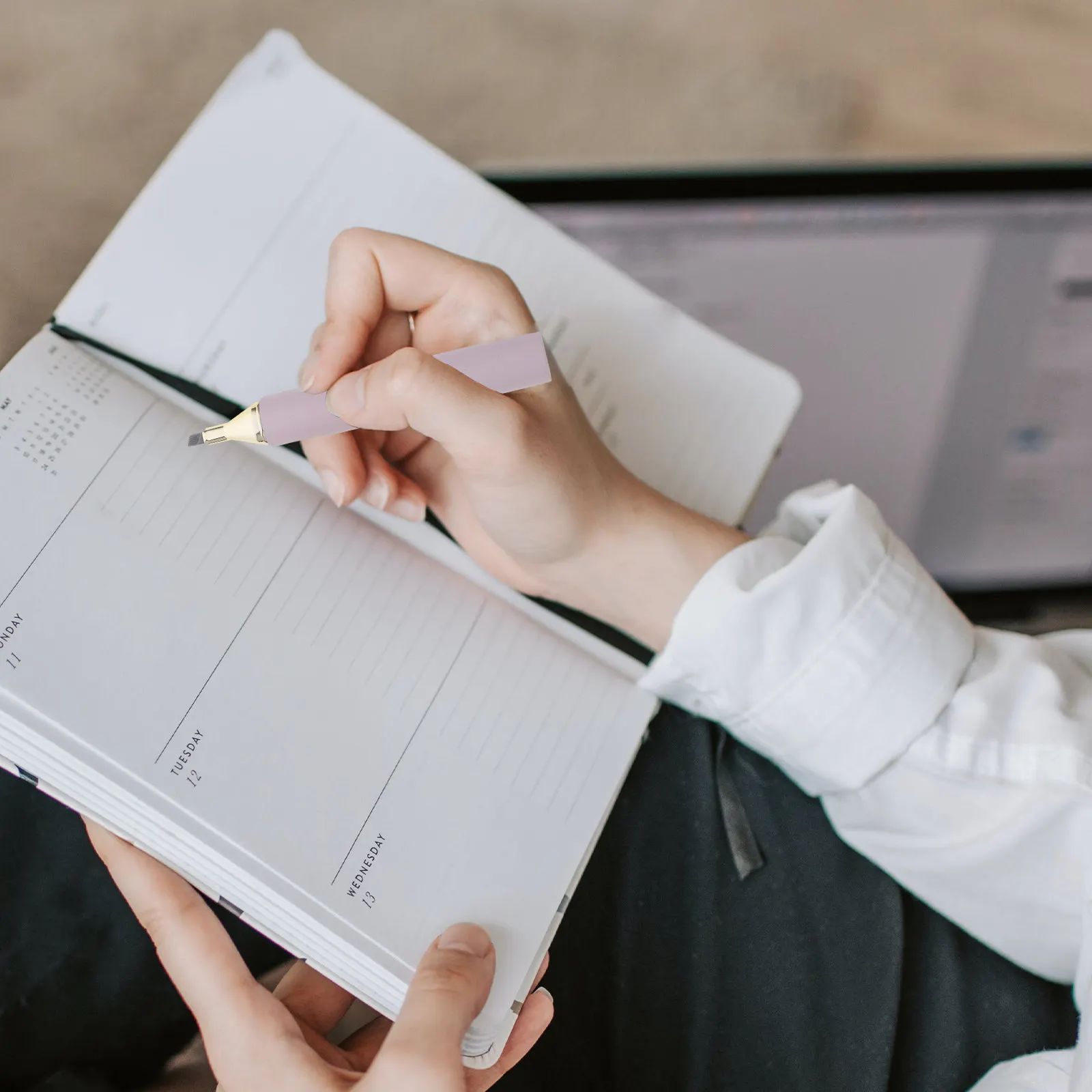 

4Pcs Highlighting Pens Plastic Highlighters for Home Office Study Colorful Water-Based Marker Pen Set Note Marking Book Markers