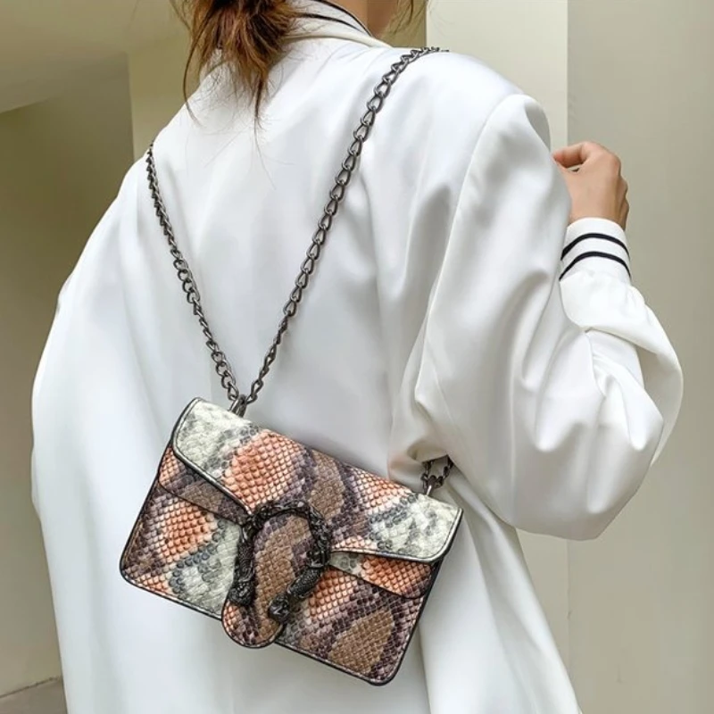 

"Маленькая женская сумка, новинка 2025, маленькая квадратная сумка через плечо на одно плечо с цепочкой, высококачественная текстура, красочная женская сумка