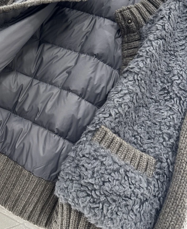 Chaqueta de plumón tejida con empalme de lana de peluche esponjoso 3D para mujer nueva moda de invierno