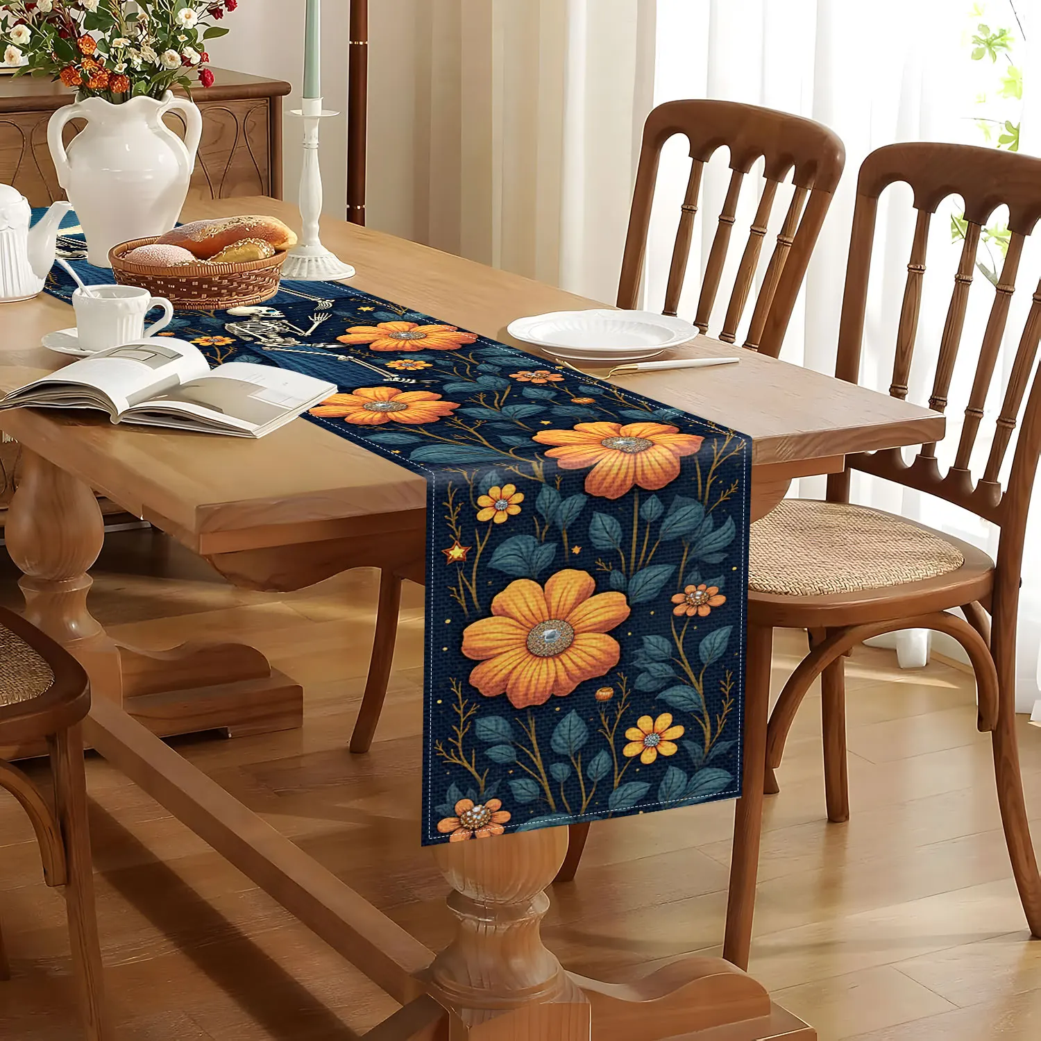 قطعة واحدة من مفرش طاولة الهيكل العظمي الخيالي للهالوين، خلفية زرقاء داكنة مع جماجم، زهور كبيرة، نجوم وأقمار، مناسبة لحفلات الهالوين، استوديوهات تحت عنوان، ديكور منزلي، هدايا العطلات، المماثيل الفنية، مشاهد الحفلات الخيالية #4