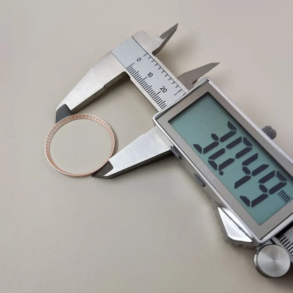 مشاهدة الملحقات وزارة الدفاع ساعة عالية الجودة الفصل الدائري صالح NH35 NH36 ساعة حافظة استبدال البلاستيك الصلب الحلقة الداخلية حجم 30.3*27.3 مللي متر