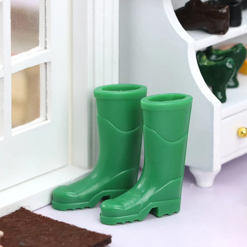5picecs Scarpe in miniatura per casa delle bambole in scala 1:12 - Stivali da pioggia in plastica realistici |   Accessori per la decorazione della casa delle bambole