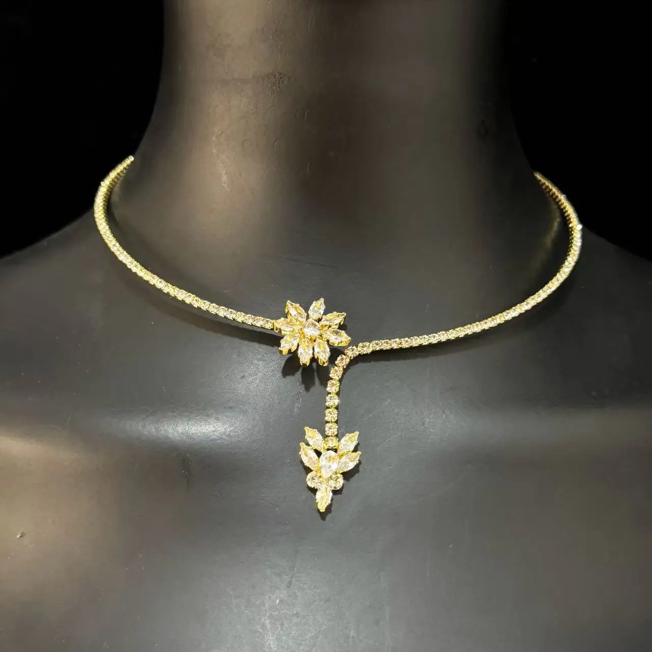 Fashionable Diamond Studded Petal Opening Collar, Light Luxury Versatile, Banquet Fashionable Full Diamond Collar, Atmospheric A