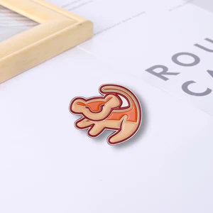 Bebê leão esmalte alfinetes, broches animais personalizados, crachás de lapela, joias clássicas do filme dos desenhos animados, presente para fãs e amigos 8 principais vendas pins filme - №2