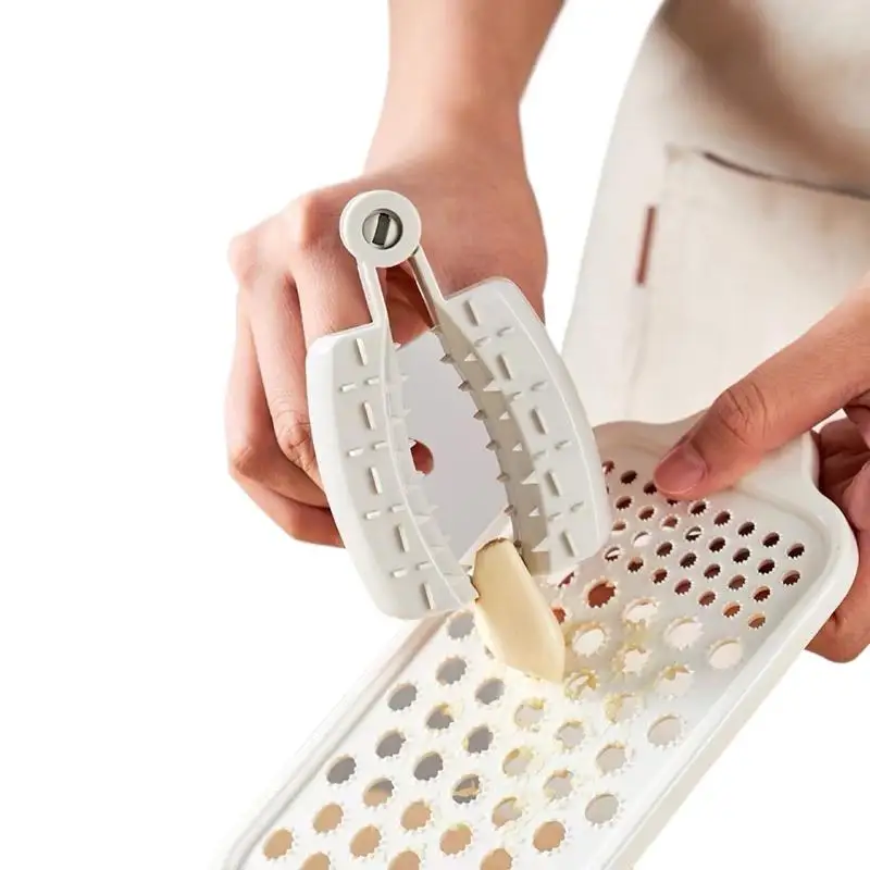 Hot Sale 2 PCS Cut Resistant Kitchen Hand Guard Food Safe Plastic Clip For Slicing Grating Chopping Vegetables Prevents Cuts