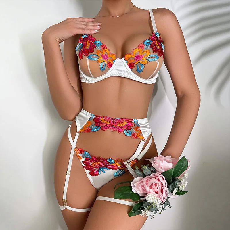 

Contrast Embroidered Flowers Bra and Thong Suit with Leg Circumference Lace Underwear Gathered Chest 4-piece Sexy Lingerie Set