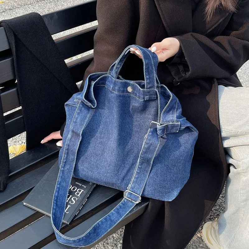 

Famous Designer Leather Women's Messenger Bag Luxury Brand Elegant Classic Sleek Style Vintage Commuter Daily Fashionable Bag
