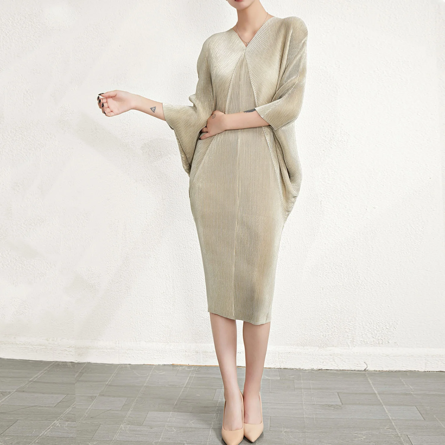 

Elegant V-neck Maxi Dress Women's New Style Gown plus Size Flattering Pleats Tummy Concealing Slimming Long Skirt Polyester F...