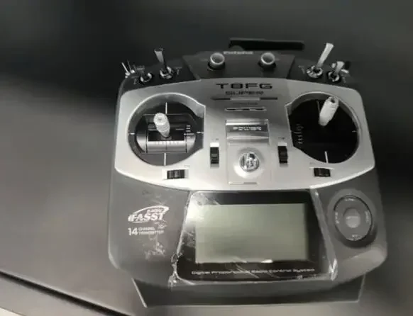 Futaba T8FG 14CH FASST 2,4 GHz 2,4 g Sender Radiosystem 90 % neu für RC Hubschrauber Multicopter Drohne