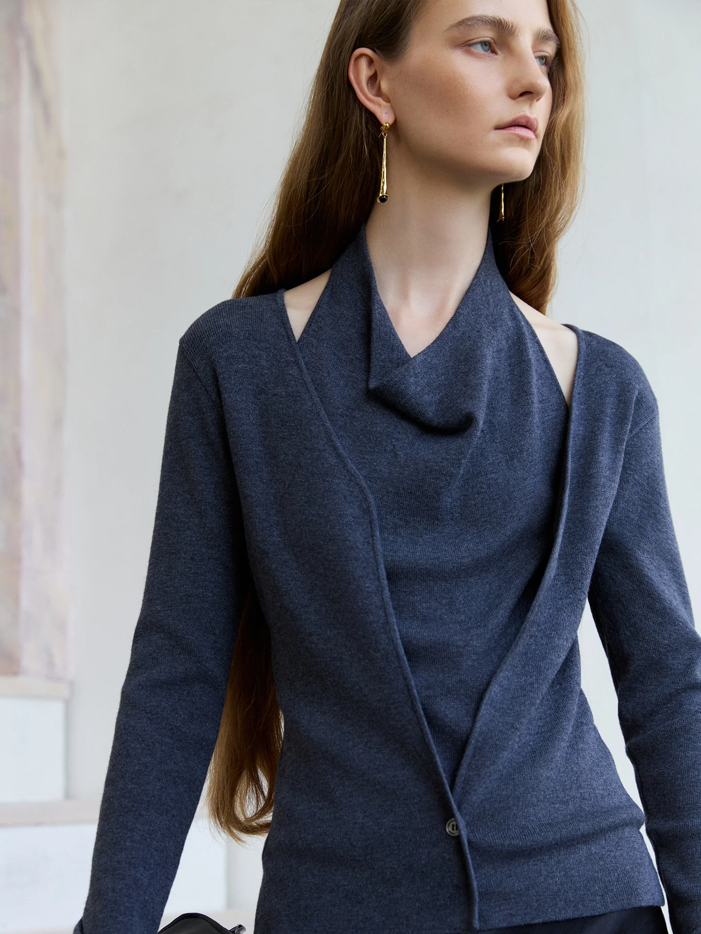 

Ele Light Maturi 3-Color Knitted Ne Hanging Slim Fit Women's Top Early Spring Design Sense Soft Woolen Long Sve