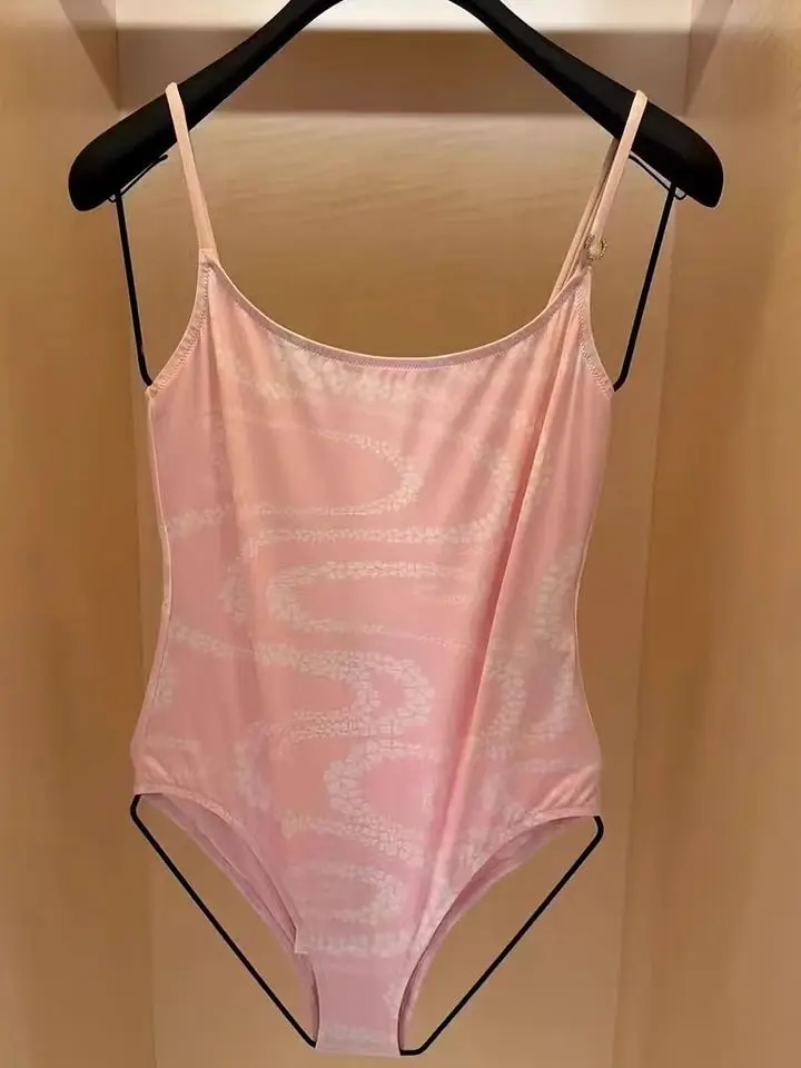 

Women's Halter Letter Print Slimming Crop Tank Top - Youthful & Versatile Swimwear or Casual Vest