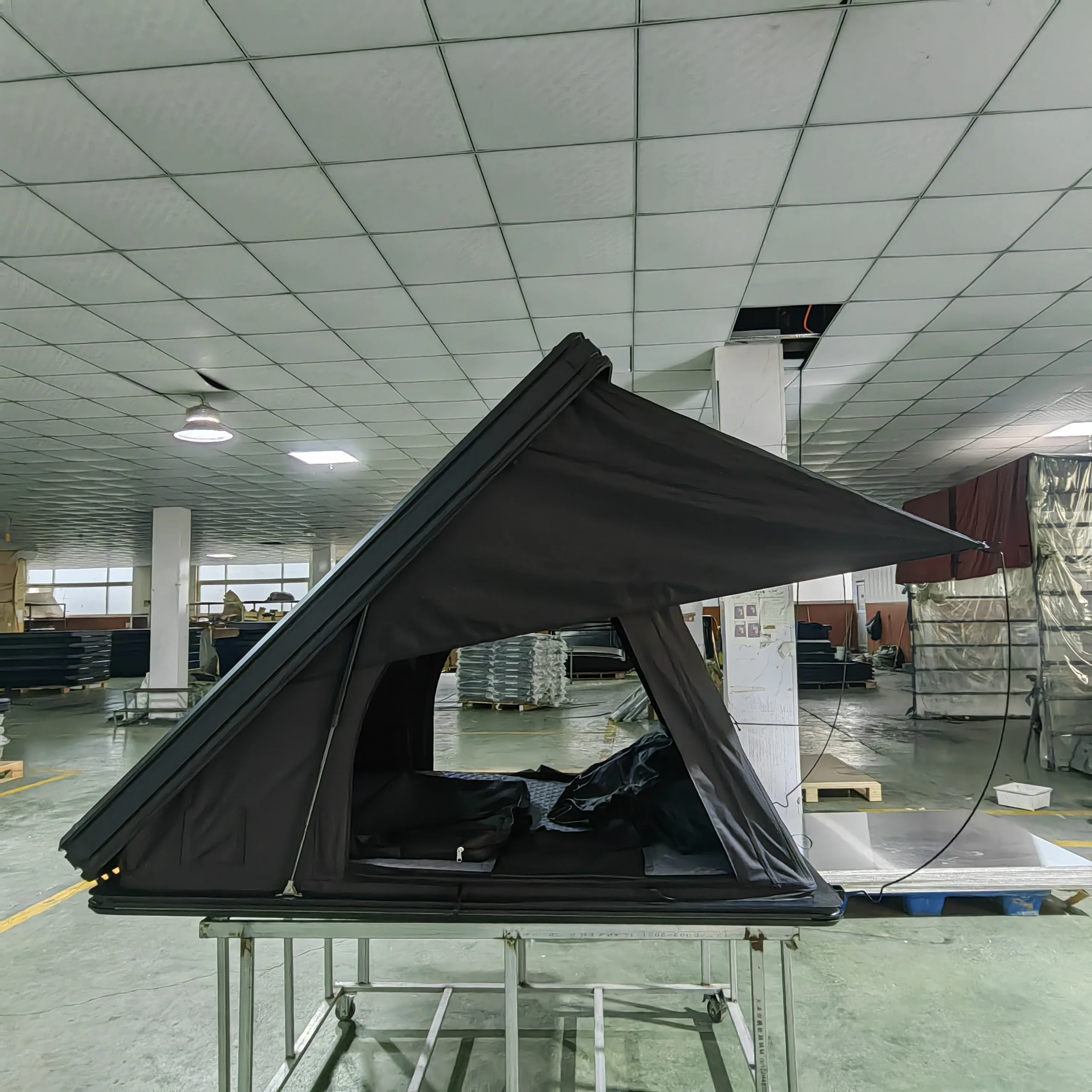 

Durable 4-Person Capacity Foldable SUV Roof Tent Easy Installation 4x4 Off-Road Travel Aluminum Cotton Material Canvas Fabric