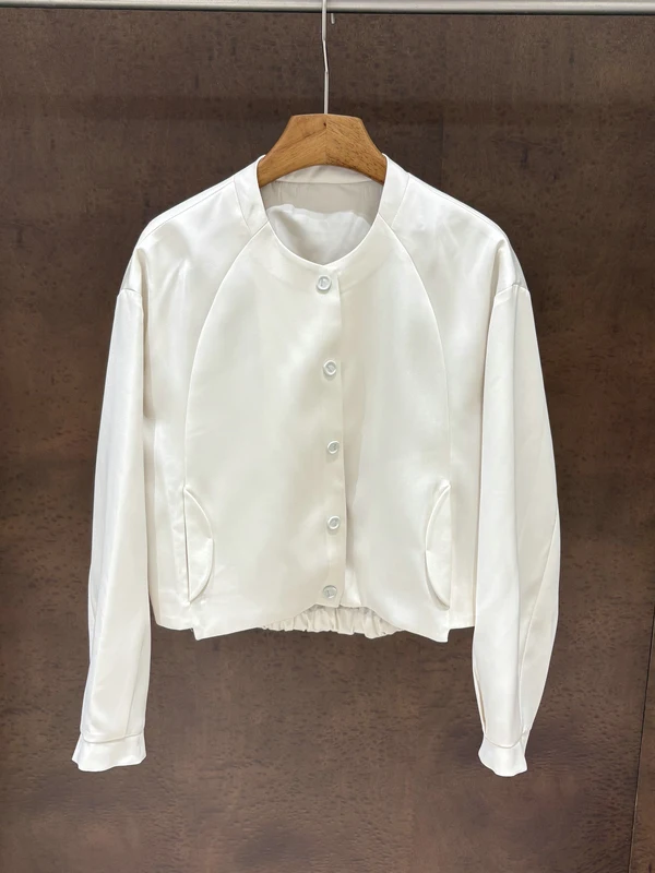 

Женская модная универсальная куртка-жакет Gold Label из сатина с коротким подолом и эластичными вставками, весна 2026, с яркой поверхностью и застежкой на пуговицах