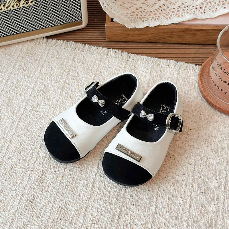 Kids Spliced Mary Janes Rhinestone Heart Buckle Metal Label Decor Non Slip Flat Sole Black White Two Tone Girls Casual Shoes