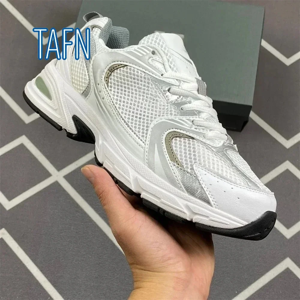 Sneakers style papa vintage Y2K, mélange maille et cuir synthétique, semelle épaisse segmentée pour un look streetwear et des tenues décontractées urbaines