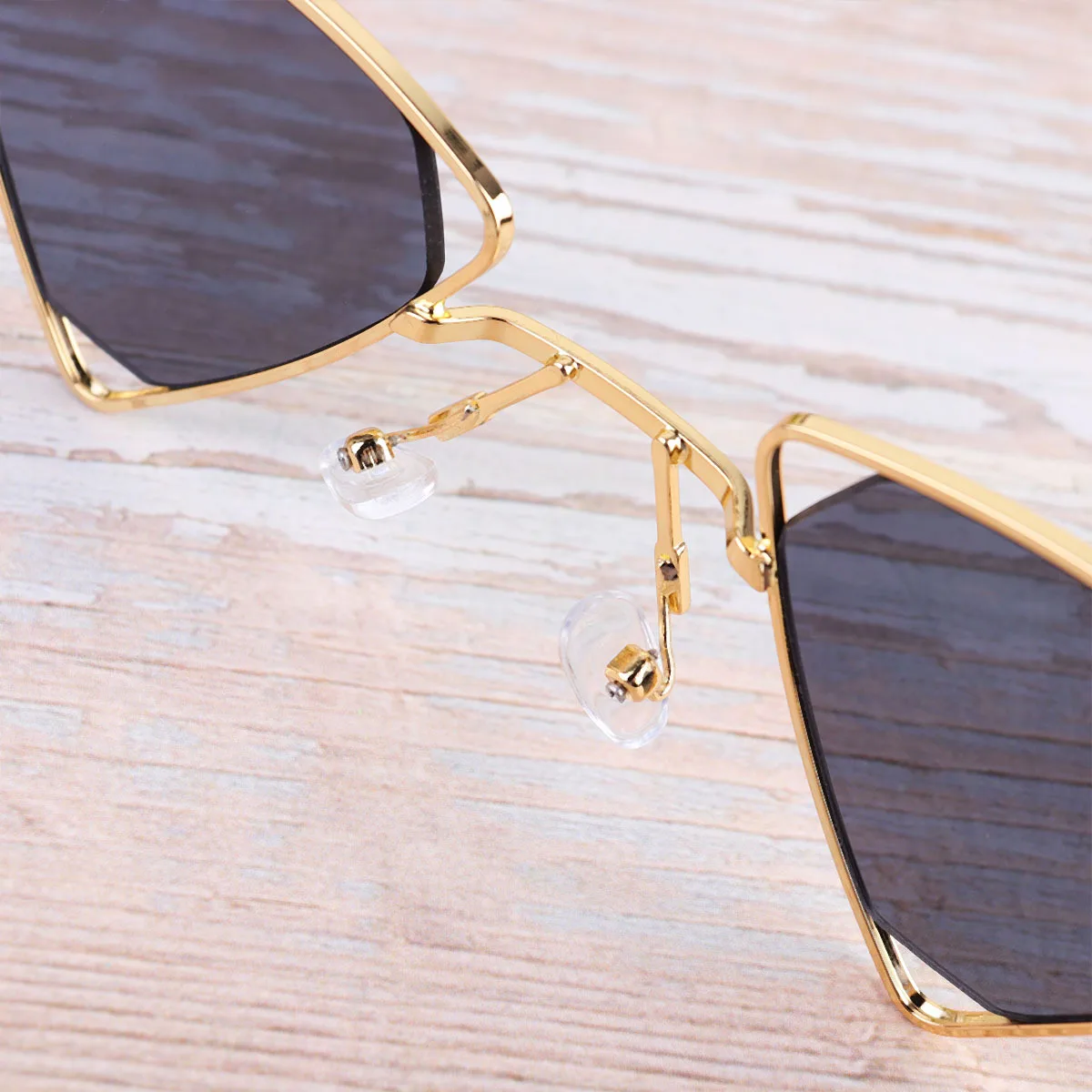 

1 шт. солнцезащитные очки в металлической оправе, легкие, с защитой от ультрафиолета, модные солнцезащитные очки для женщин, серые, золотистые