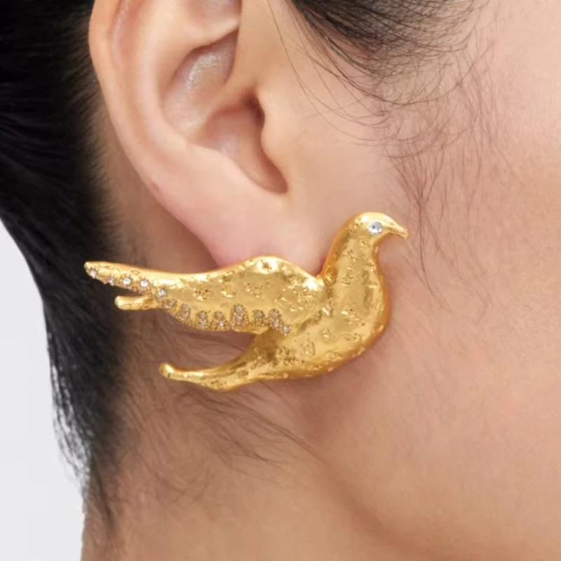 europe-designer-classic-brass-gold-plated-pigeon-crystal-earrings-woman-luxury-jewelry