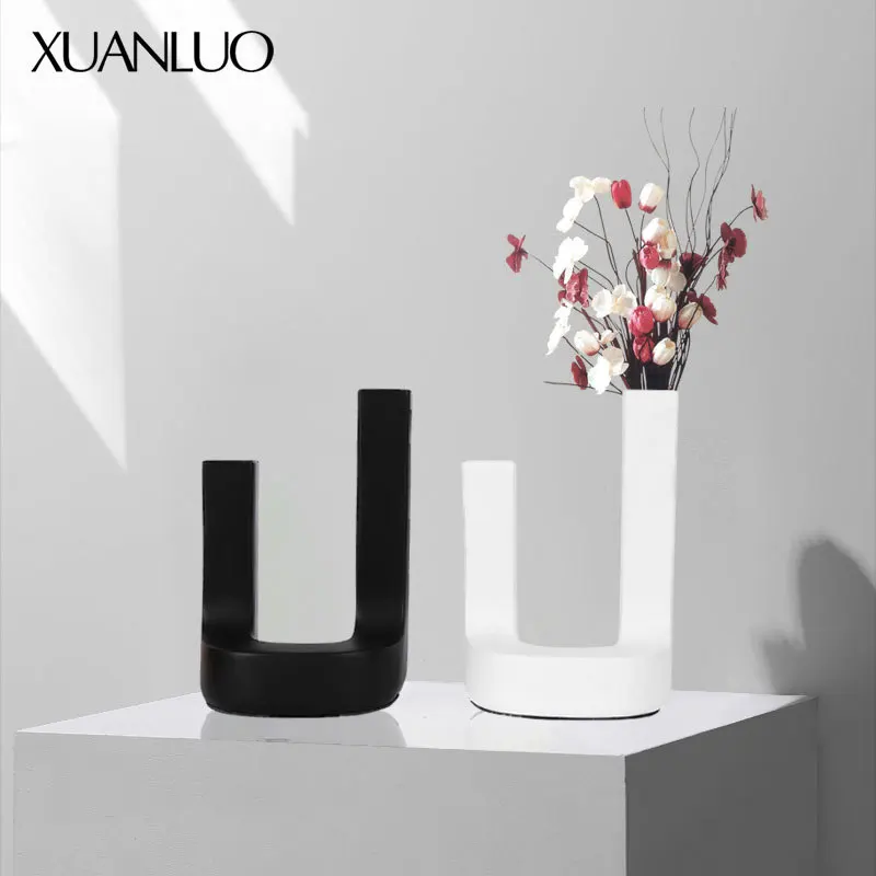 Modern Minimalist Black and White Creative Resin Floral Arrangement Decorative Piece Showroom Dining Table Hallway Vase Ornament
