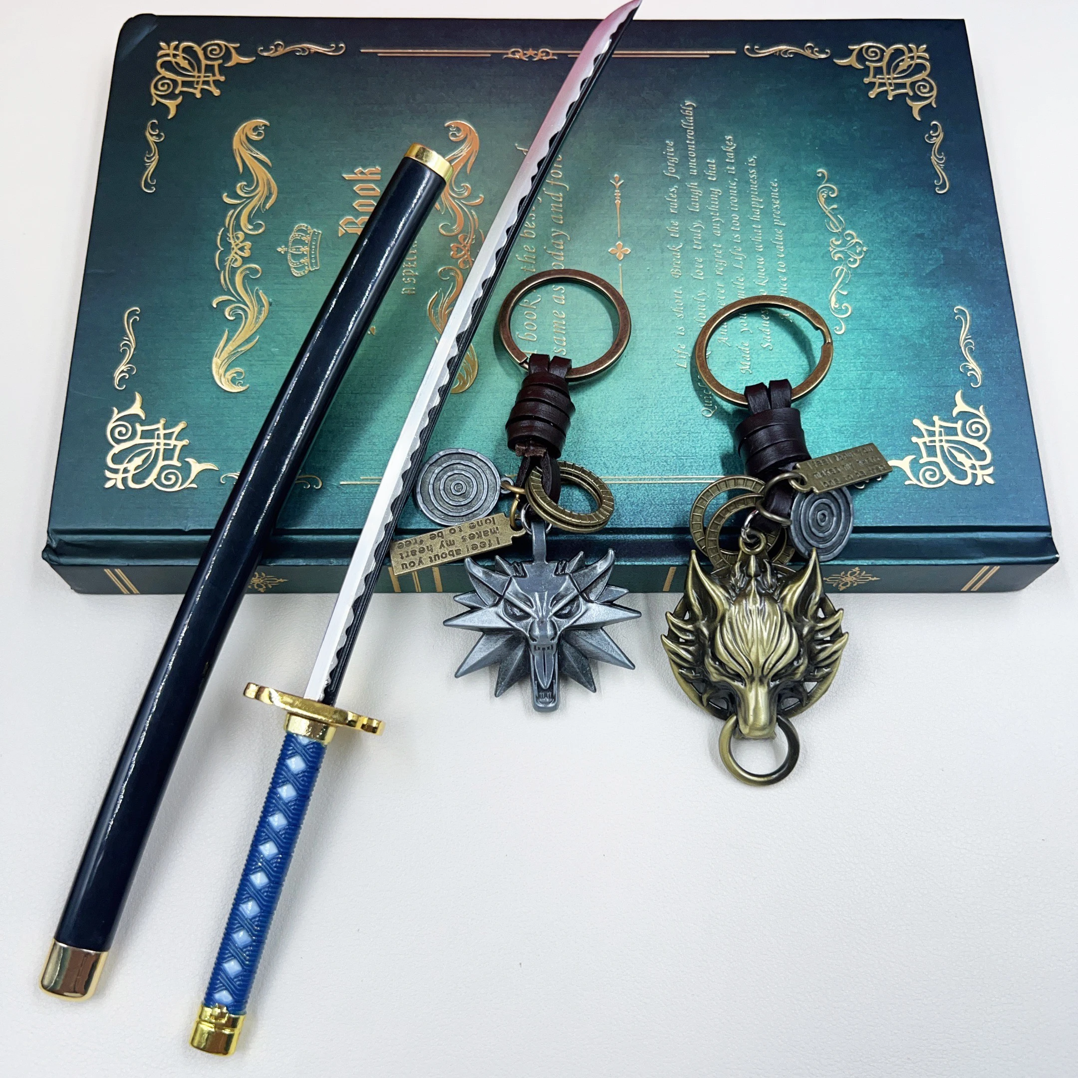 Llavero modelo Sephiroth Masamune de 26cm, periféricos de juego FF7, espada Katana con cabeza de lobo, llavero de muñeca 1:6, regalos para niños