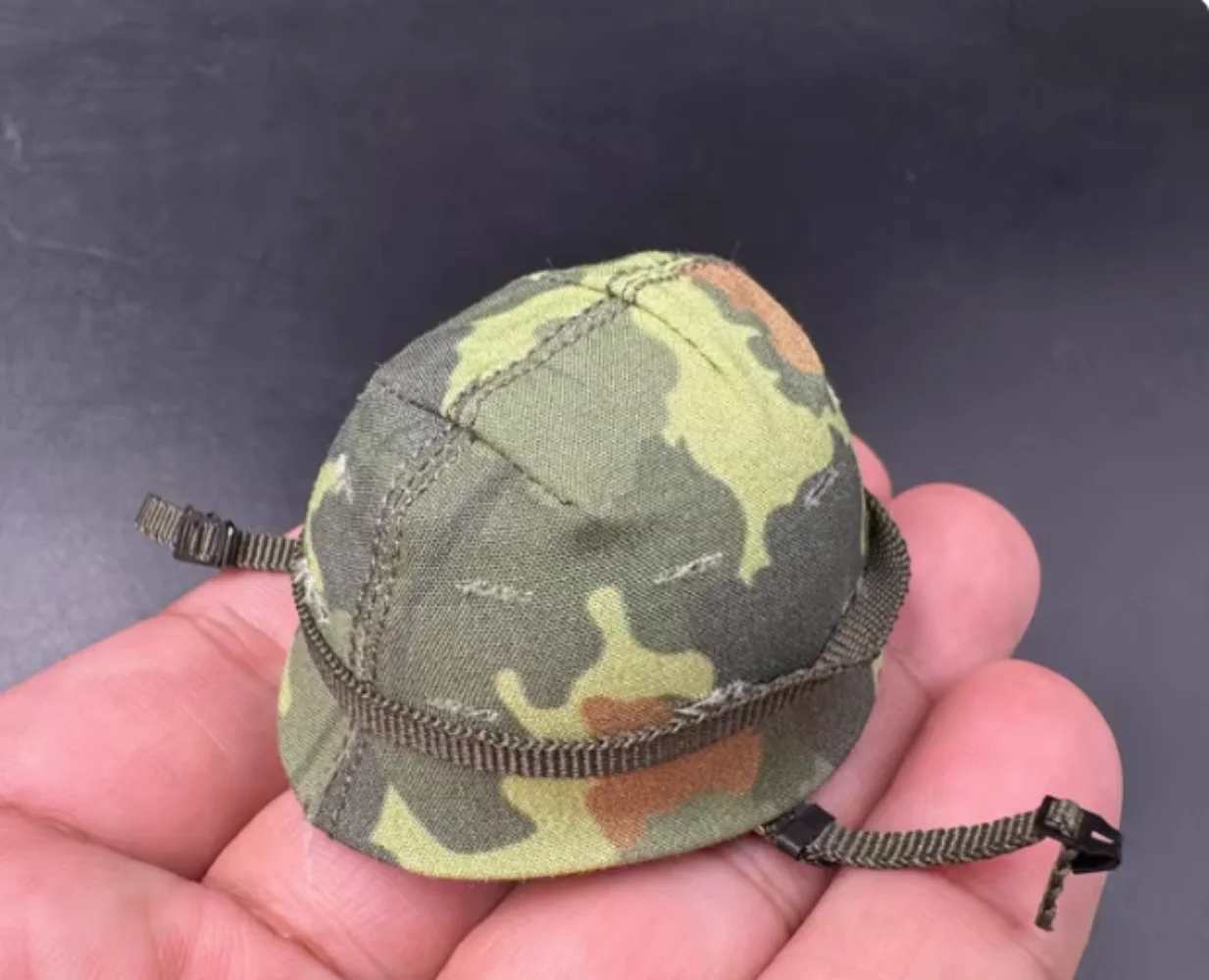 

UD9045 1/6 Scale Soldier Helmet Model for 12''US Army