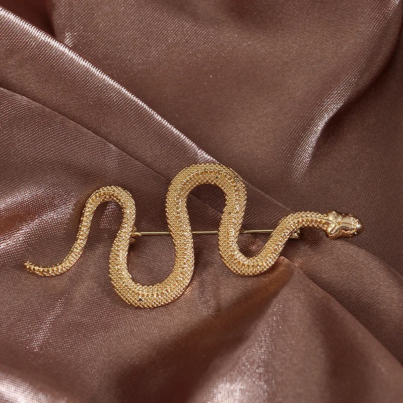 New niche design upscale snake shaped corsage anti gloss pin button suit Fashion accessory