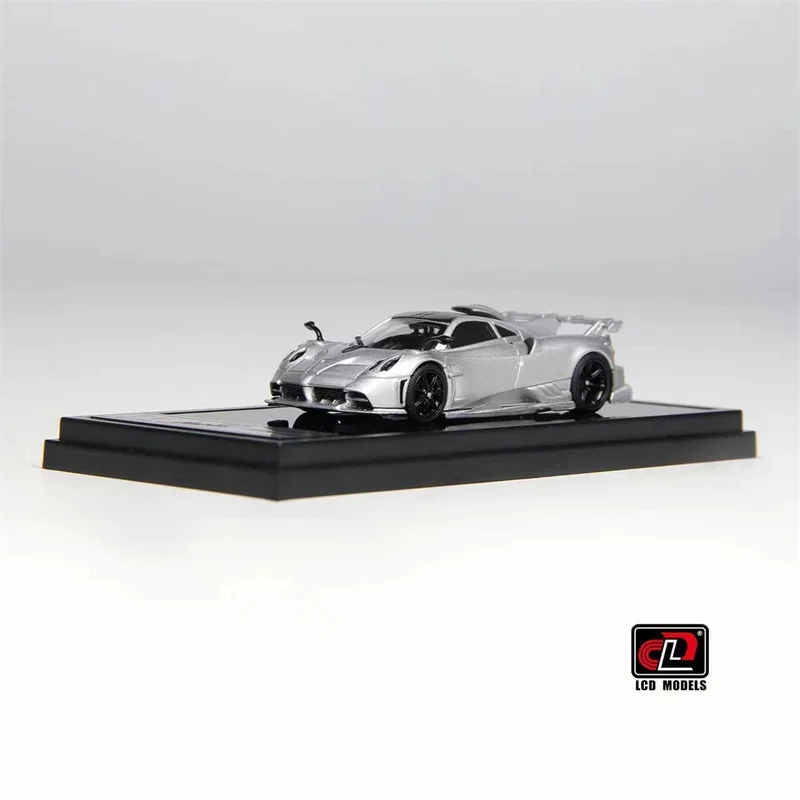 Modello di auto pressofuso LCD 1:64 Pagani Imola