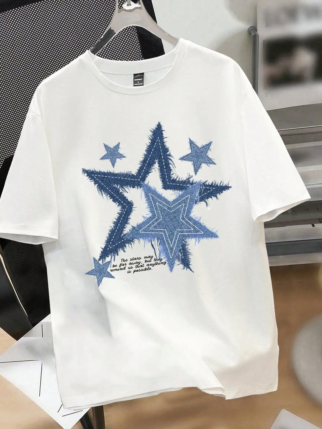 

Men's White Graphic T-Shirt with Blue Star Print and Inspirational Quote, Casual Loose Fit