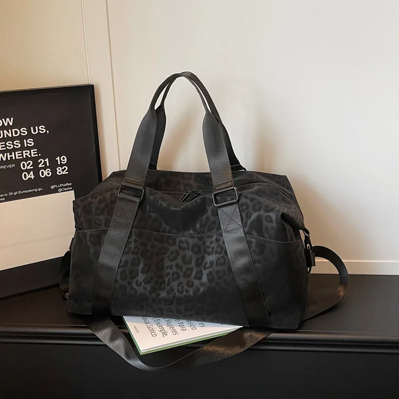 Leopard Print Travel Duffle Bag Waterproof Gym Handbag for Short-distance Carry on Luggage
