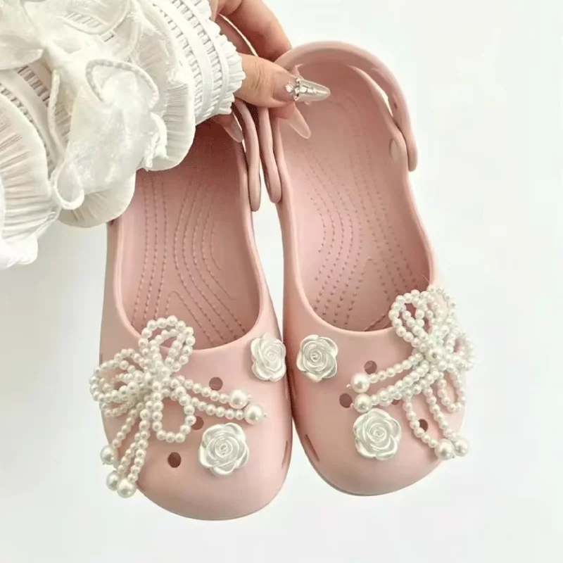 sandalias-femininas-coreanas-de-gelatina-antiderrapantes-para-praia-com-laco-de-perolas-estilo-sapatilha-fofa-elegantes-com-flores-e-conjunto-de-berloques-diy-para-calcados