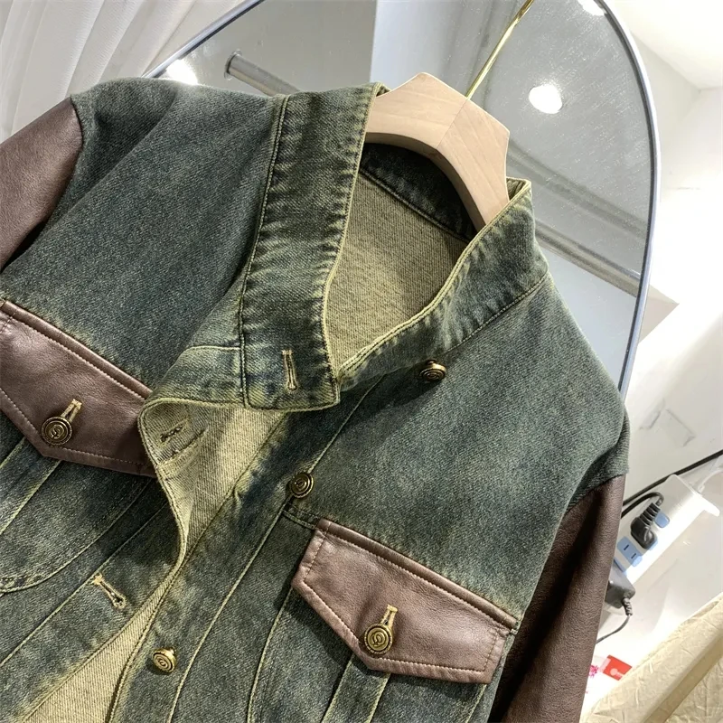 Jaqueta jeans masculina e feminina de Hong Kong, jaqueta de costura de couro, design irregular, top confortável, curta, nova, outono, 2024