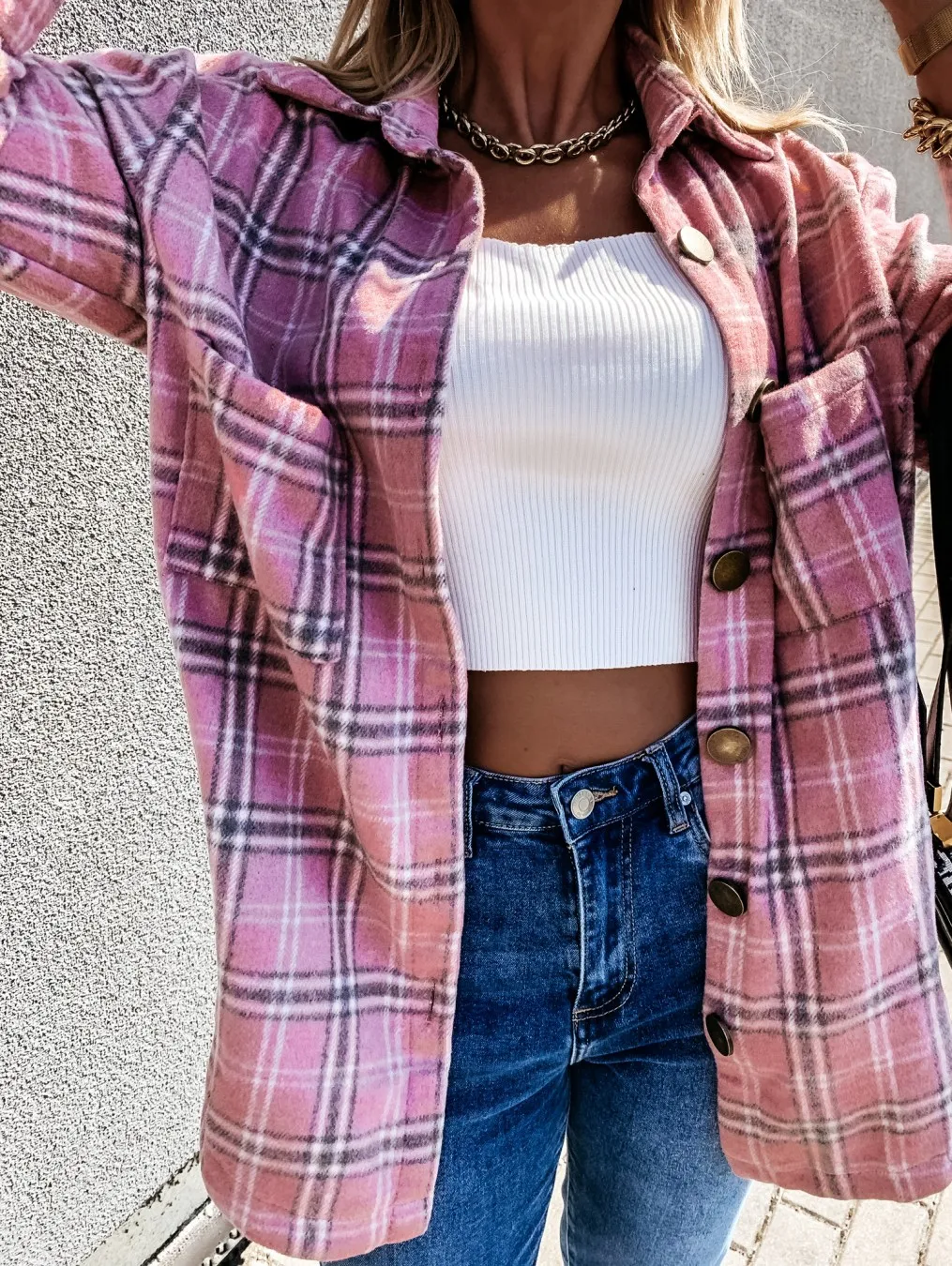 Instagram influencer autumn and winter loose and casual retro plaid long sleeved shirt jacket asymmetrical long plaid shirt