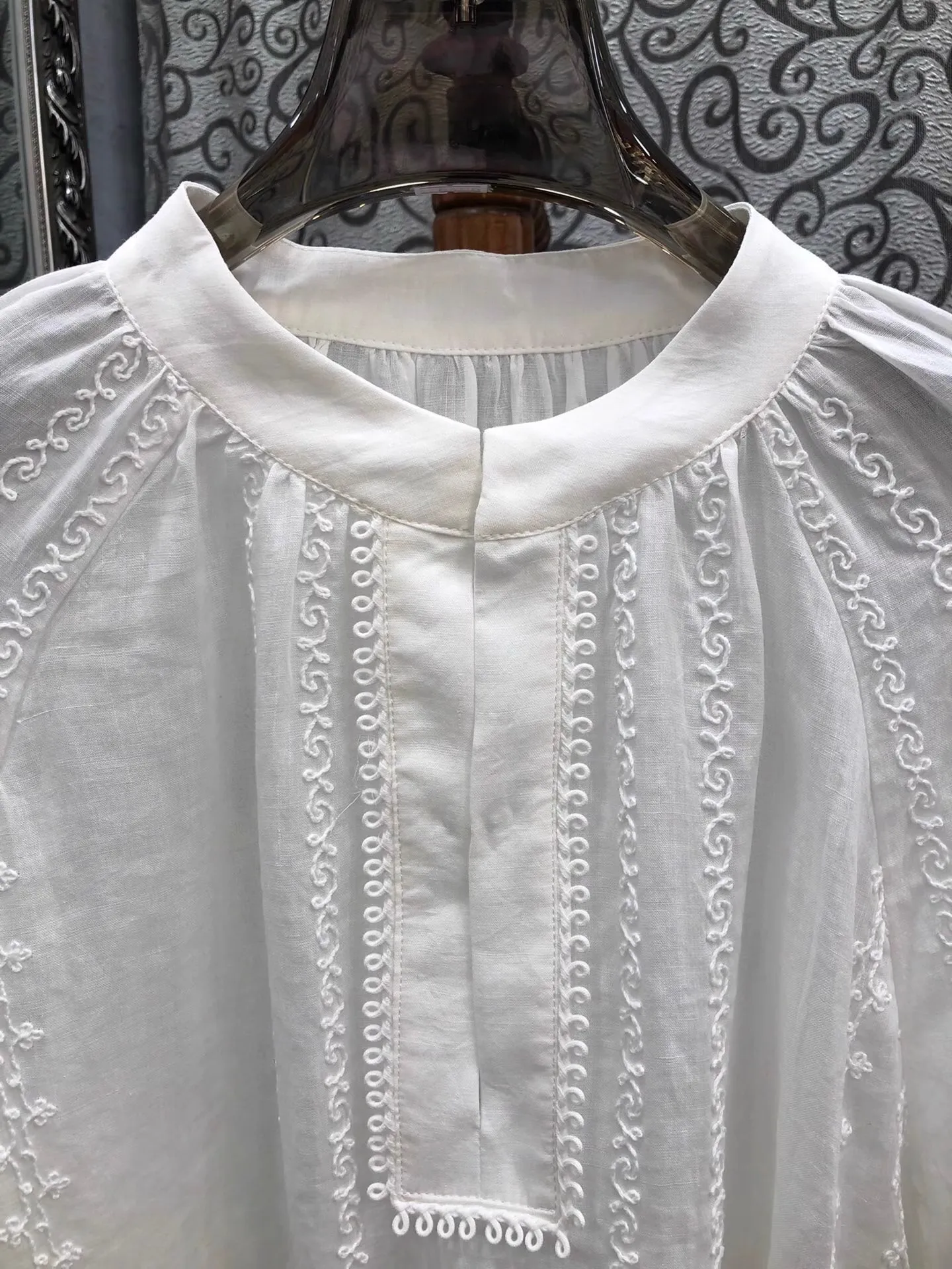 Camicette Ramie al 100% Camicie 2025 Autunno Designer Moda Donna Allover Appliques Ricamo Modelli di fiori Camicia ampia con maniche svasate