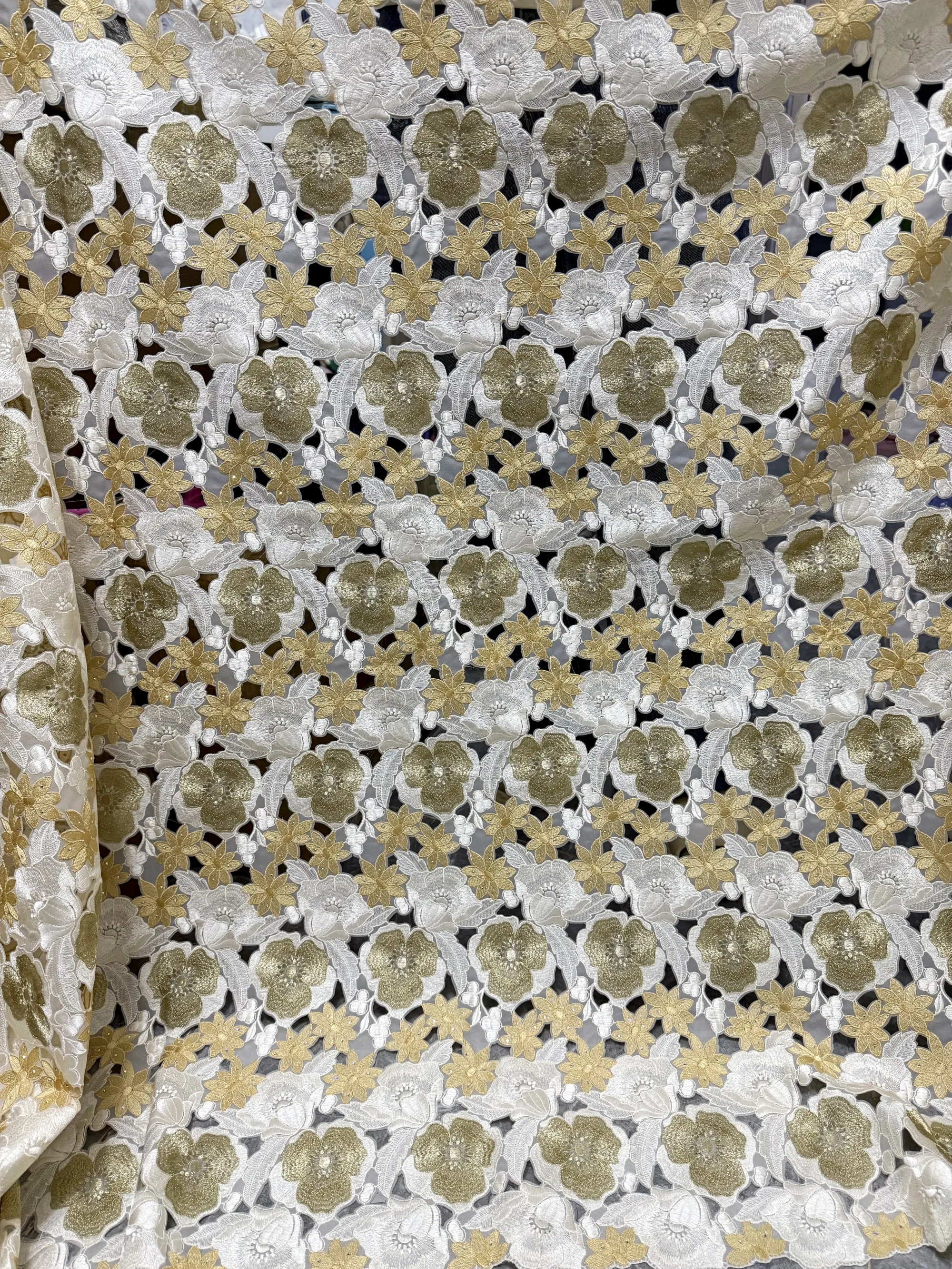 قماش دانتيل الأورجانزا الأفريقي 2024 قماش مطرز نيجيري قطع ليزر مادة الدانتيل النيجيري قماش الحفلات