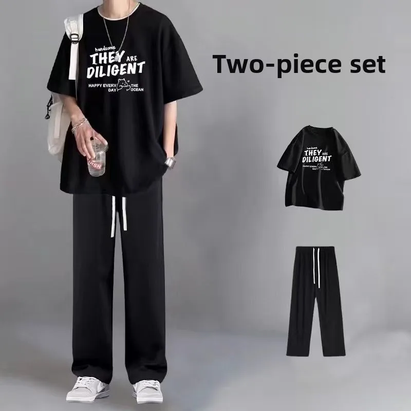 

Летний мужской комплект: футболка с коротким рукавом и круглым вырезом, прямые брюки, двухкомпонентный набор из полиэфирного волокна, удобный и дышащий.