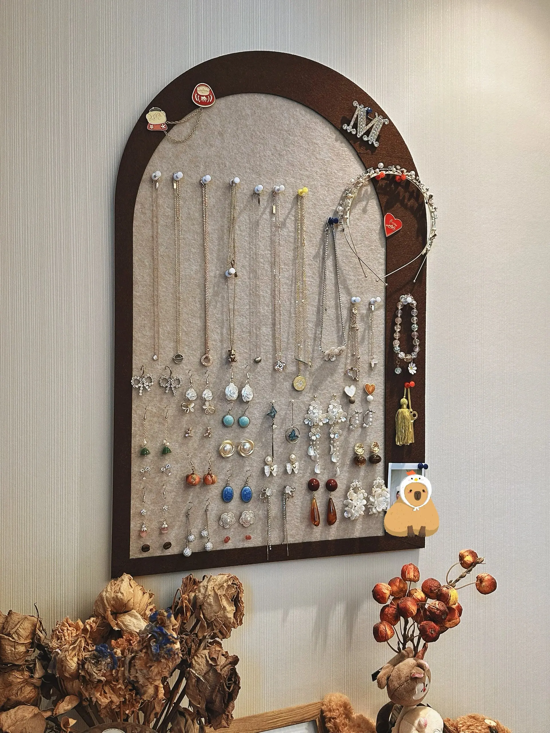 

Jewelry display wall perforation-free necklace storage artifacts Ring earrings jewelry shelf photo wall background board