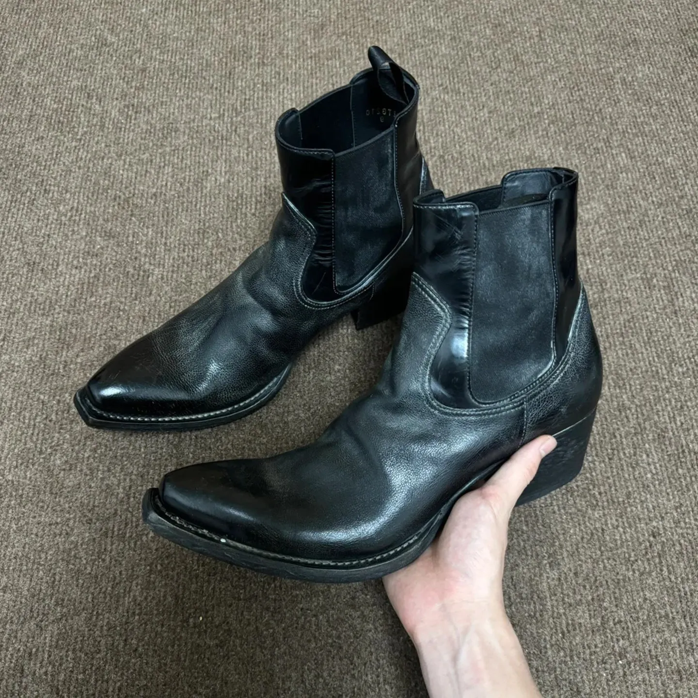Men's Chelsea Boots Pointed Toe Thick Bottom Heightening  Boots High Help Dark Tip Wizard Boots Casual Leather Shoes