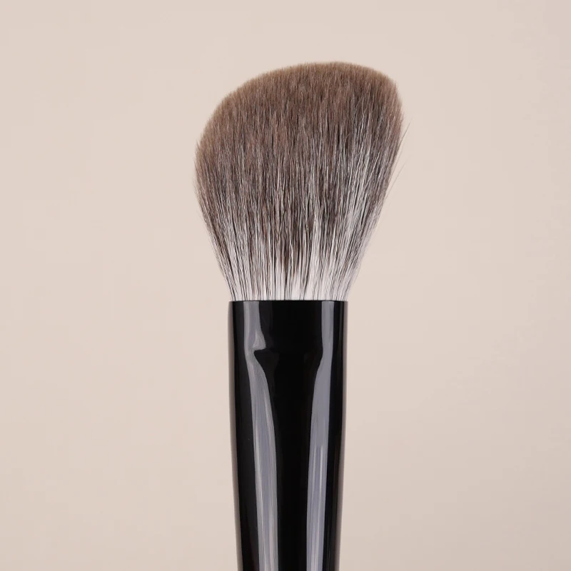 YIZHIBI specializes in hand-made makeup brushes, facial brushes, snow fox shaving brushes.