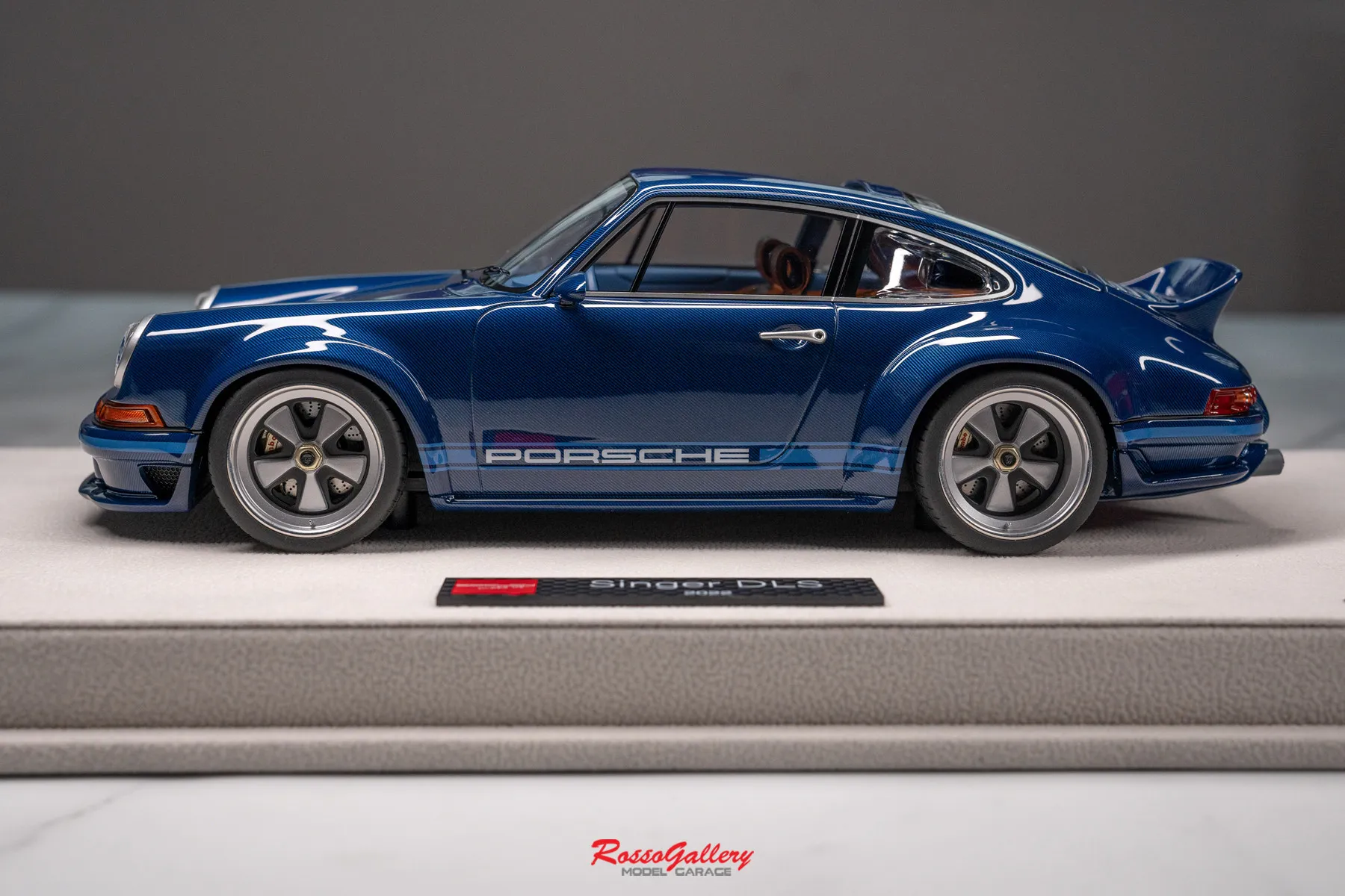 Make Up 1:18 964 DLS Singer Blue Cabon Simulation Limited Edition Resin Metal Static Car Model Toy Gift