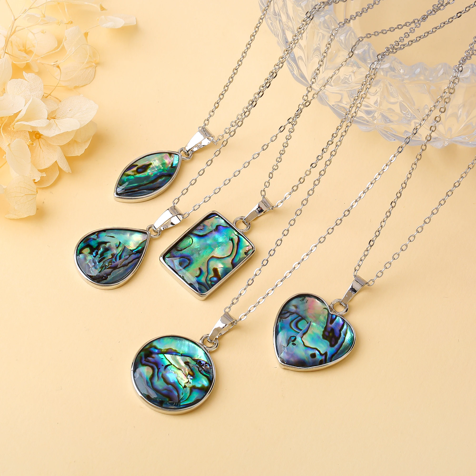 Image of Vergoldete Natürliche Abalone-Muschel Anhänger-Halskette für Frauen, Tropfen-, Herz-, Oval- und Quadratförmige Muschel-Choker, Boho Strand Mode-Schmuck