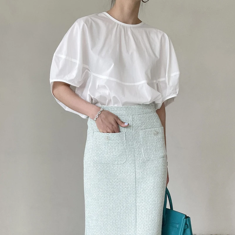 قميص نسائي بأكمام فقاعية، تصميم بدون ظهر، صيفي، نمط جديد، فضفاض، رقبة على شكل حرف V، بأزرار، وأكمام قصيرة، على الطراز الكوري