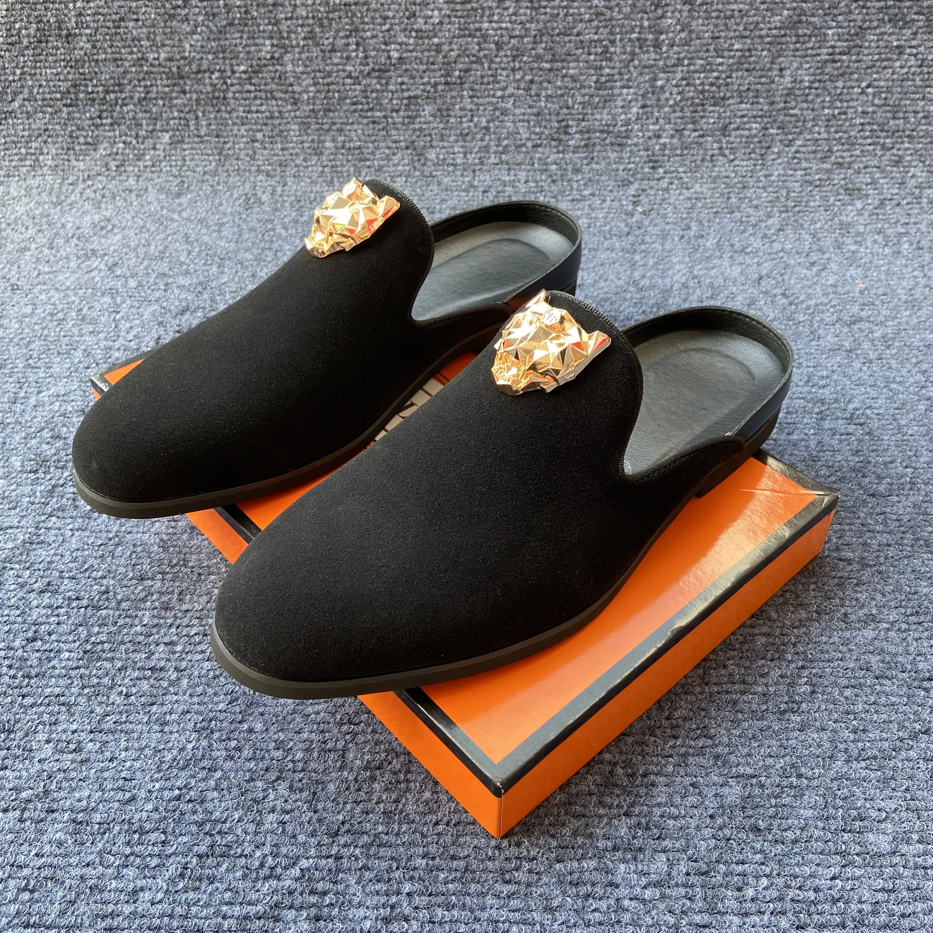 

Lion Head Brand fitting shoes for man designer mules fashion half slippers for man slip on shoes loafers moccasins mules homme